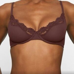 SKIMS Fits Everybody Lace Trim Bra in Cocoa